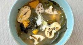 为自己煮一碗温暖清爽素汤贺生辰：素豆香紫菜南瓜汤